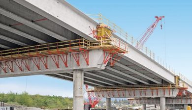 Puente reforzado con barras compuestas