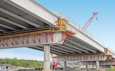 Puente reforzado con barras compuestas