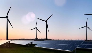 Eolica y fotovoltaica con piedras de basalto